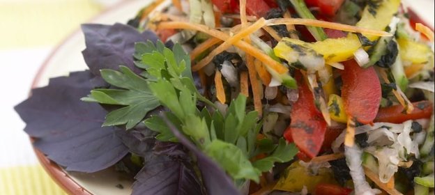 Салат с морской капустой и болгарским перцем