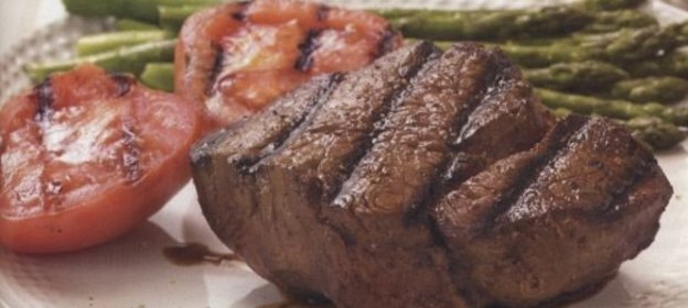 Жареная спаржа и помидоры