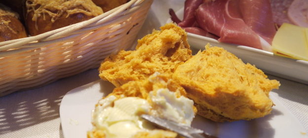 Томатно-базиликовые булочки „Рыжики