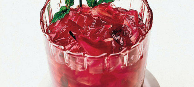 Чатни с красным луком, имбирем и цветками мяты