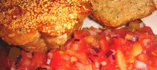 маффины рыбные с соусом из свежих томатов