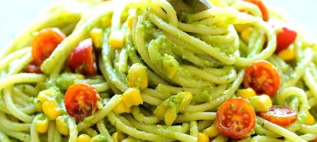 Вегетарианская паста с авокадо