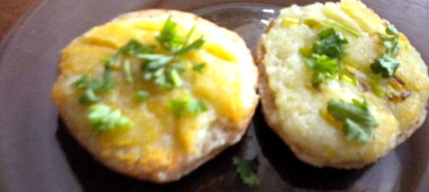 Булочка жареная с картофелем