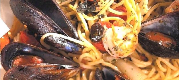 Запеченные спагетти с морепродуктами