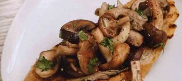 Зерновая пицца с брынзой