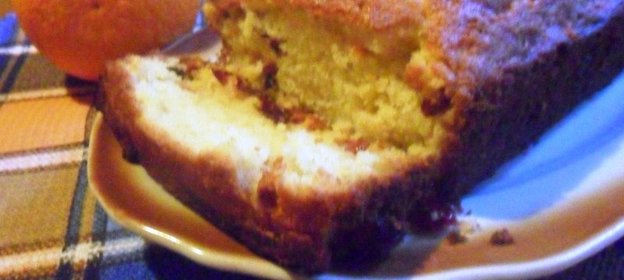 Апельсиновый кекс на рисовой муке с клюквой