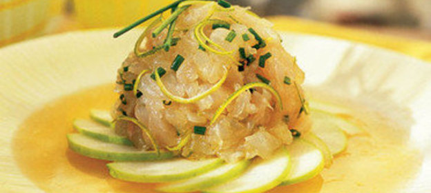 Дорада с яблоками на овощном желе