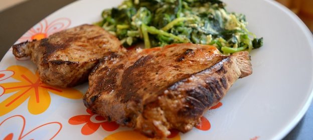 Стейк из говядины со шпинатом