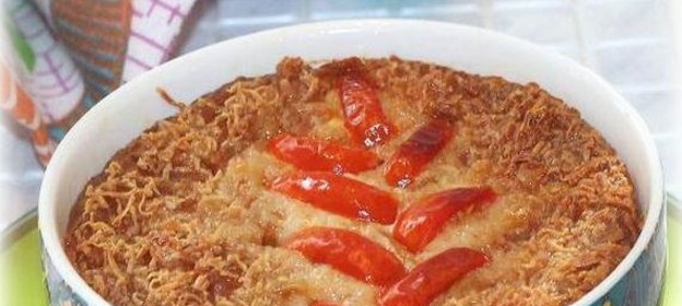 Нежная томатная запеканка с сухарями и кабачком