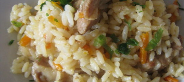 Пицца с овощами и копченым салом