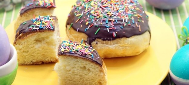 Кулич с шоколадной глазурью