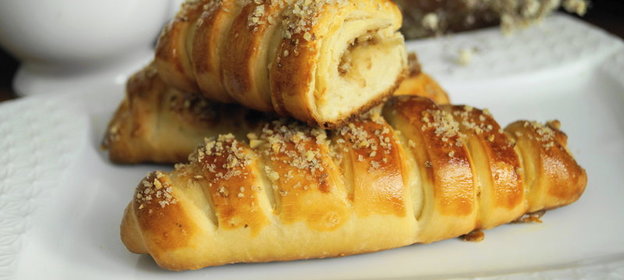 Сдобные булочки с грецкими орехами