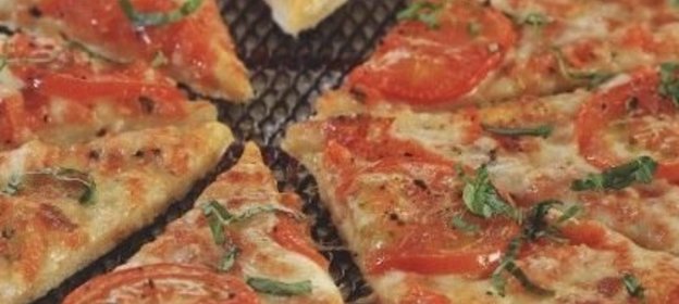 Пицца со свежими помидорами