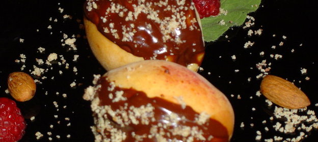 Абрикосы с начинкой, в шоколаде