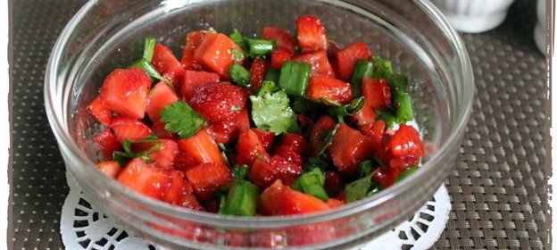 Острая клубничная сальса