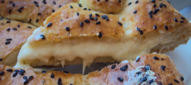 Сырная лепешка на творожном тесте