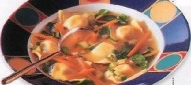 Бульон с овощами и равиоли