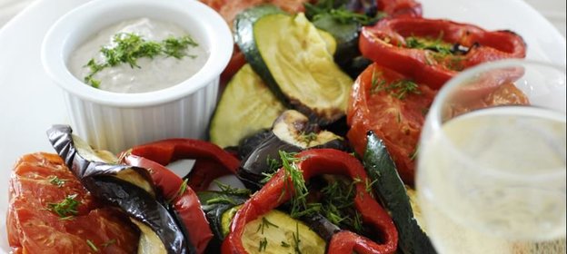 Овощи на гриле под соусом из тунца