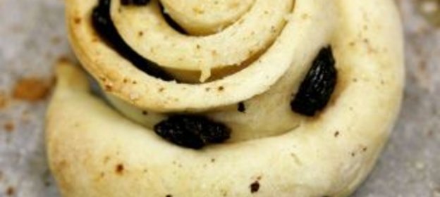 Булочки–улитки с корицей и изюмом