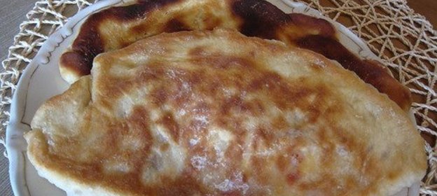Лепешки с колбасой