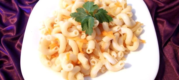 Макароны спиральки с марковью и томатом