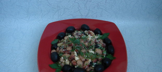 Салат пикантный из фасоли с брынзой