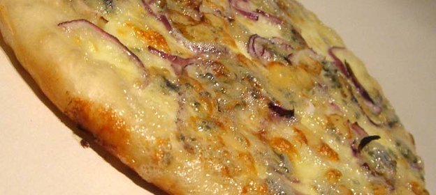 пицца bianca с голубым сыром