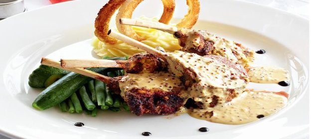 Корейка ягненка с горчичным соусом