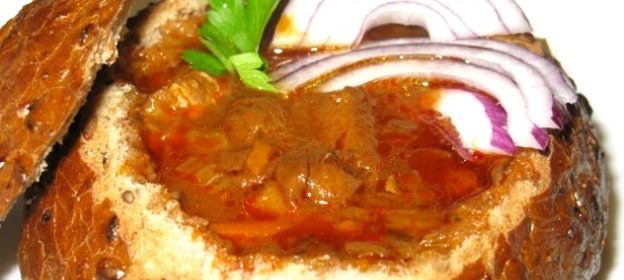 Суп-гуляш в хлебе