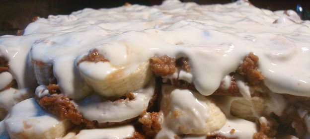 Торт-десерт с овсяным печеньем, кофе и бананами