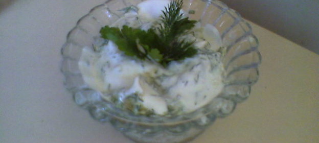 соус из авокадо и сметаны с чесноком