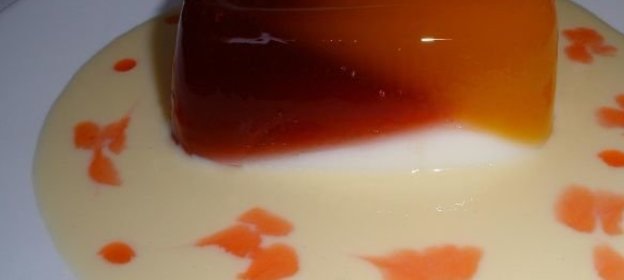 Слоеное желе с ванильным соусом