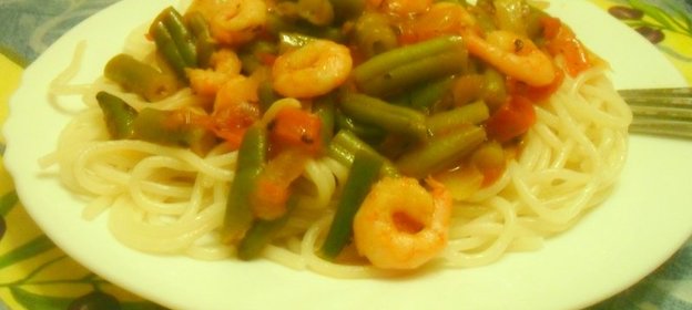 Спагетти с креветками и стручковой фасолью