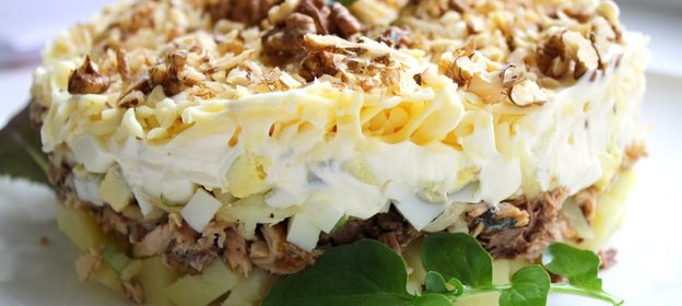 Салат «Мильфей» из рыбы и картофеля