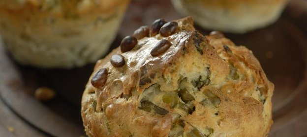 Маффины с щавелем и кедровыми орешками