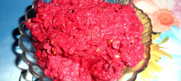 Свекольный салат с грецкими орехами