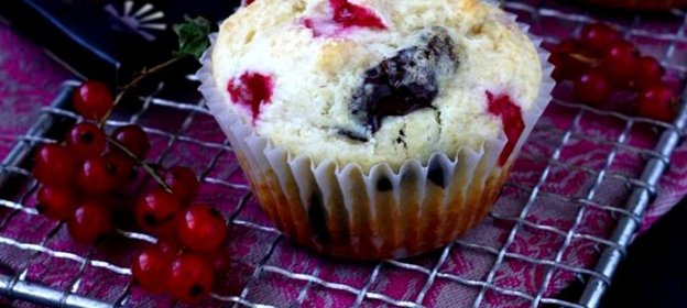 Маффины со смородиной