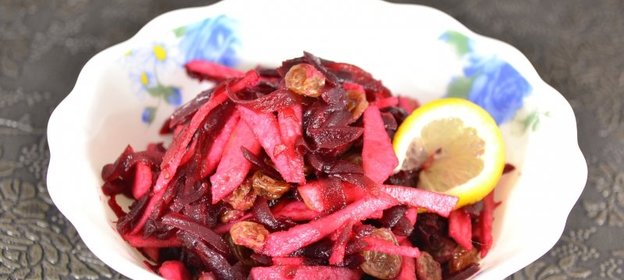 Салат из свеклы с яблоком и изюмом