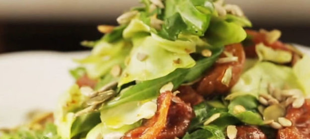 Пудинг из творога с морской капустой и шпинатом.