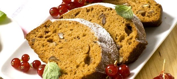 Медовый кекс с орехами в мультиварке