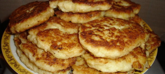 Капустные оладьи с яблочком