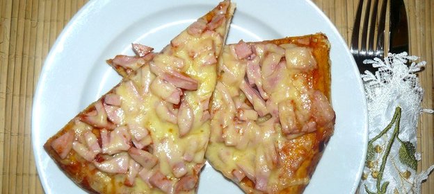 Пицца с вареной колбасой