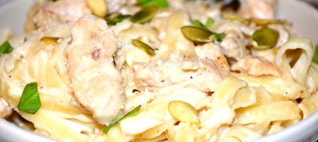 Паста альфредо с курицей по‑домашнему