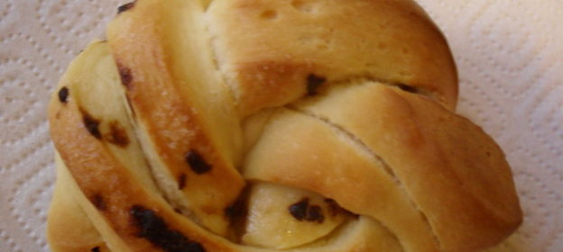 Сдобные узелки с кофейной посыпкой