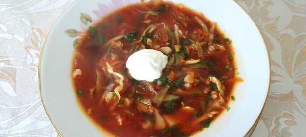 Летний борщ на курином бульоне