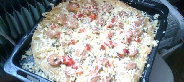 Пицца с сосисками и овощами