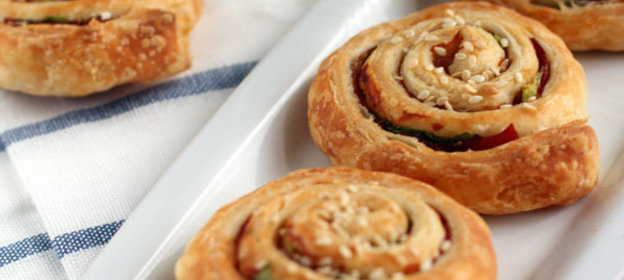 Слоеные булочки с ветчиной