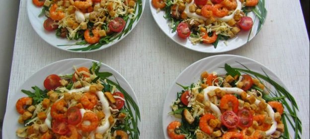 Цезарь с тигровыми креветками