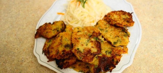 Картофельные оладьи с квашеной капустой