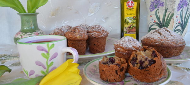 Мультизезновые маффины с чёрной смородиной